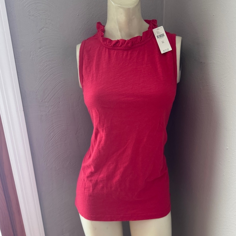 T. La sleeveless blouse size small nwt